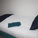 Cosy - 15 Mins Drive To *