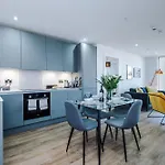 Skyline With Thermal Apartment