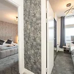 *superb Location* 20th Floor