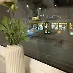 The Cotton Mill Hideaway - One Bedroom - Free Parking Near Etihad Stadium & Coop Live Апартаменты *