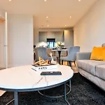 Modern 2 Bed, 2 Bath With Ensuite By Avalora Short Lets & Serviced Salford, Near Tram Manchester, Train Station, Parking Apartment