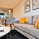 Modern 2 Bed, 2 Bath With Ensuite By Avalora Short Lets & Serviced Salford, Near Tram Manchester, Train Station, Parking *