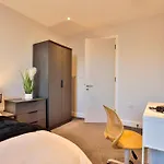 Apartment Modern 2 Bed, 2 Bath With Ensuite By Avalora Short Lets & Serviced Salford, Near Tram Manchester, Train Station, Parking Manchester