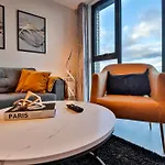 Apartment Modern 2 Bed, 2 Bath With Ensuite By Avalora Short Lets & Serviced Salford, Near Tram Manchester, Train Station, Parking