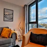 Modern 2 Bed, 2 Bath With Ensuite By Avalora Short Lets & Serviced Salford, Near Tram Manchester, Train Station, Parking *