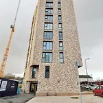 Apartment Modern 2 Bed, 2 Bath With Ensuite By Avalora Short Lets & Serviced Salford, Near Tram Manchester, Train Station, Parking Manchester