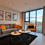 Modern 2 Bed, 2 Bath With Ensuite By Avalora Short Lets & Serviced Salford, Near Tram Manchester, Train Station, Parking Apartment *