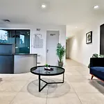 Modern 2 Bed, 2 Bath With Ensuite By Avalora Short Lets & Serviced Salford, Near Tram Manchester, Train Station, Parking