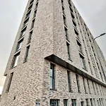 Apartment Modern 2 Bed, 2 Bath With Ensuite By Avalora Short Lets & Serviced Salford, Near Tram Manchester, Train Station, Parking *