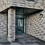 Modern 2 Bed, 2 Bath With Ensuite By Avalora Short Lets & Serviced Salford, Near Tram Manchester, Train Station, Parking Apartment *