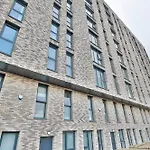 Modern 2 Bed, 2 Bath With Ensuite By Avalora Short Lets & Serviced Salford, Near Tram Manchester, Train Station, Parking *
