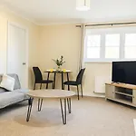 Hub - 2br With Free Parking, Near Airport & Attractions *