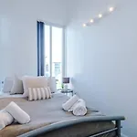 Ferienhaus Modern House - Sleeps 6 - Free Parking - Near Etihad Stadium - Coop Live
