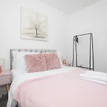 度假居 Spacious 4br In With Parking & Wi-fi