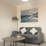 Hub - 2br With Free Parking, Near Airport & Attractions 別荘 *
