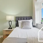 Spacious 3 Bed With Pac-man, Darts And 2 Parking Spaces