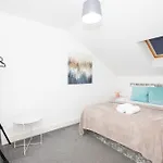 度假居 Spacious 4br In With Parking & Wi-fi *