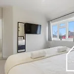 Spacious 3 Bed With Pac-man, Darts And 2 Parking Spaces Nyaraló