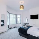 Large 4 Bed House Sleeps 8 By Host A *