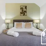 Spacious 3 Bed With Pac-man, Darts And 2 Parking Spaces