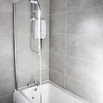 Hub - 2br With Free Parking, Near Airport & Attractions