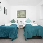 度假居 Spacious 4br In With Parking & Wi-fi *