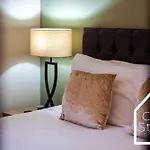 Spacious 3 Bed With Pac-man, Darts And 2 Parking Spaces *