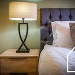 Nyaraló Spacious 3 Bed With Pac-man, Darts And 2 Parking Spaces Manchester