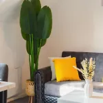 Modern 3-bedroom Near Centre Apartmán