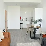 Spacious 1 Bed Near Etihad Daire *