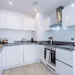 Beautiful 2 Bedroom *