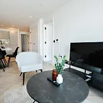 Contemporary 2 Bed *