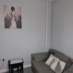 Newly Refurbished 2- Bed Stylish