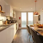 Modern & Spacious 2 Bed By Old Trafford *