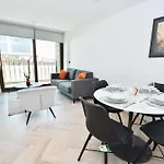 Contemporary 2 Bed Apartment