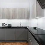 Modern 3bed Flat In W Security アパート