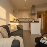 Apartment Modern 1 Bed With Views In *