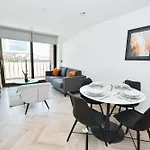 Contemporary 2 Bed *