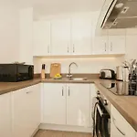 Modern 1 Bed With Views In Manchester