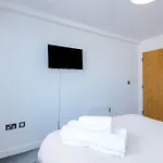 Beautiful 2 Bedroom Apartamento *