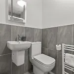 Bloom - Centre - Gated Parking Apartment