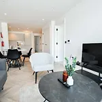 Contemporary 2 Bed Apartment