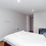 Modern 3bed Flat In W Security マンチェスター