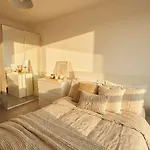 Apartment Modern 1 Bed With Views In *