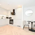Modern 1 Bed Flat In W Balcony Lägenhet *