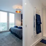 Modern & Spacious 2 Bed By Old Trafford Appartement