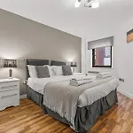 Bloom - Centre - Gated Parking Apartment *