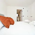 Apartment Contemporary 2 Bed