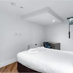 Modern 3bed Flat In W Security *