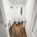 Apartment New Getaway House With 2 Free Parking